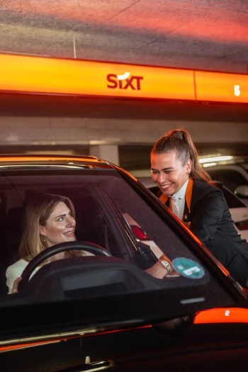 https://www.sixtleasing.cz/User_Files/contenttemplateeditor/6a316a7365fcaSixt_zamestnanec.webp