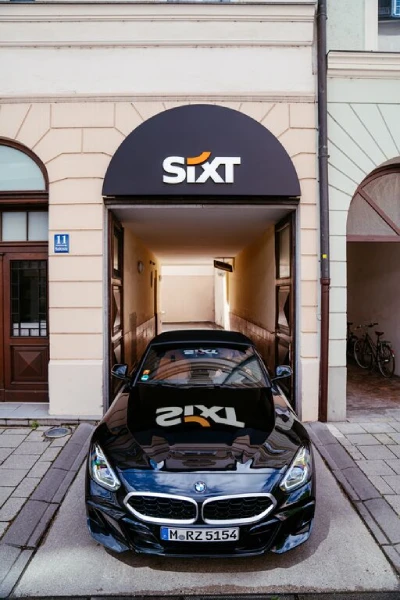 https://www.sixtleasing.cz/User_Files/contenttemplateeditor/6a316b476d2faSixt_barak_znacka.webp